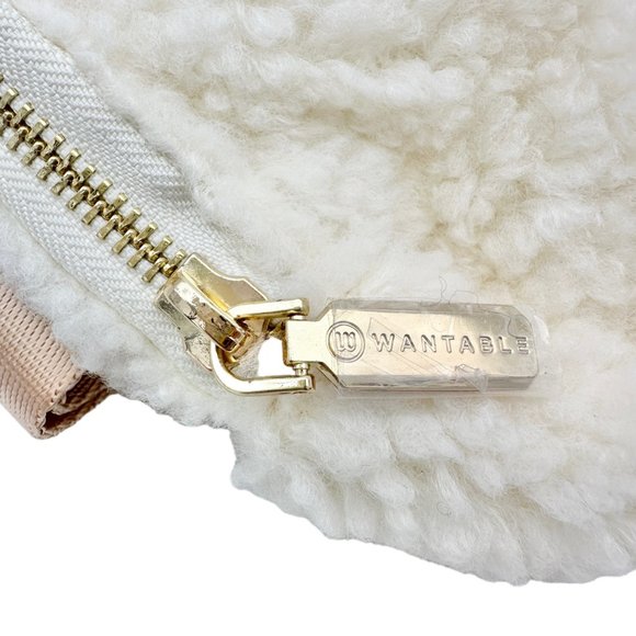 Wantable Belt Bag 9x6x2 Winter White Fleece Gold Colored Adjustable Strap NEW - Picture 5 of 10
